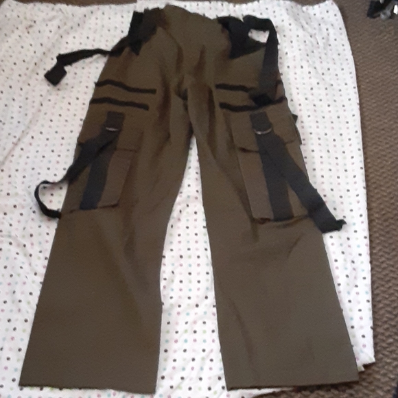 🔥 Hot & delicious, Green with black  cargo p… - Picture 9 of 9